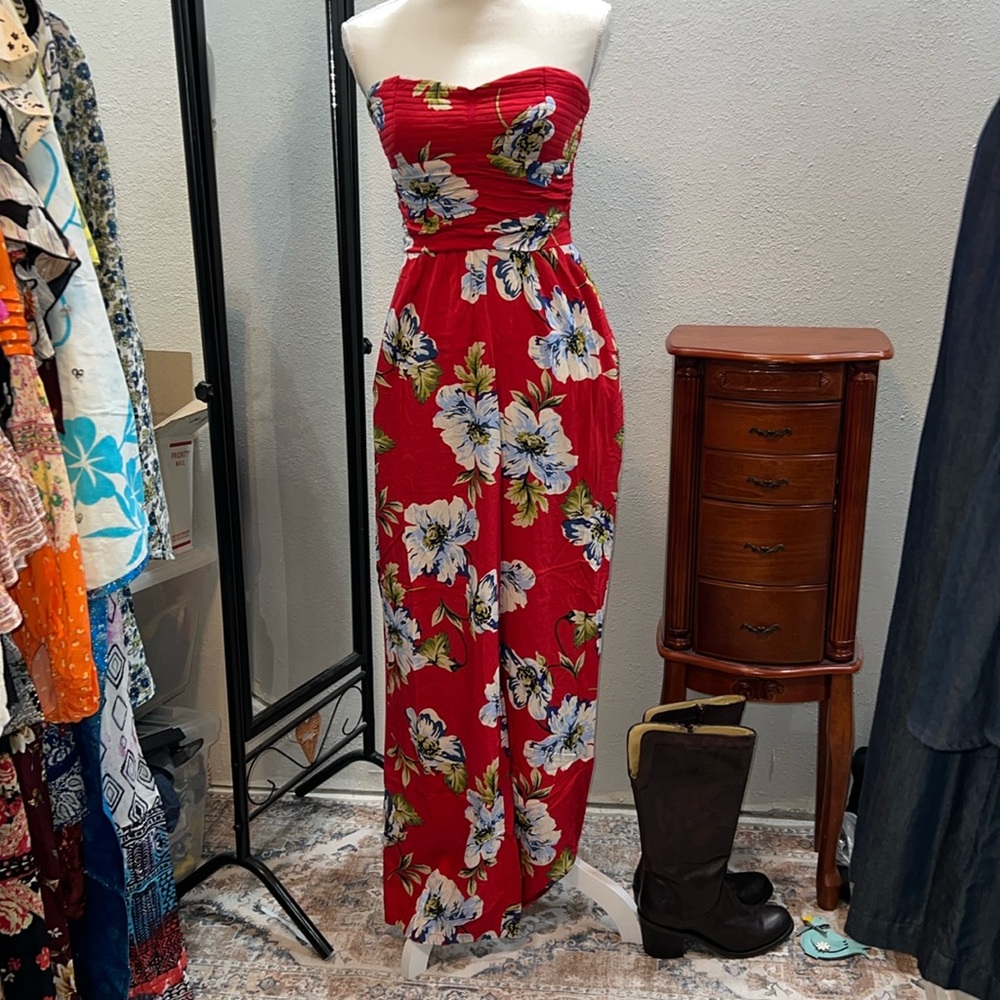 NWT strapless, jumpsuit, elastic ruing pockets, beautiful flowing